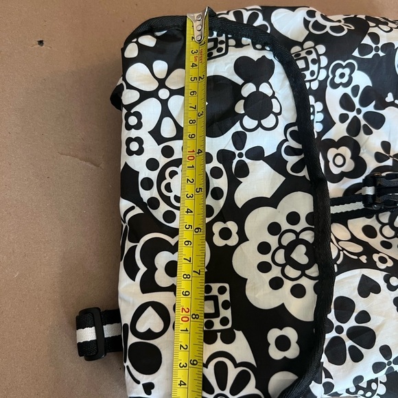 Lesportsac Black White Floral Drawstring Flap Snap Buckle Closure Medium Size - Picture 7 of 8